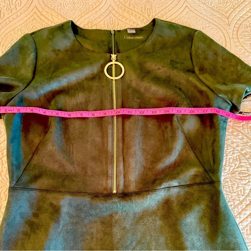 ☘️NWT CALVIN KLEIN green faux suede dress with gold tone accents size 12 - Picture 4 of 7